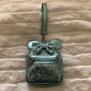 Minnie Mouse wristlet bag🩵